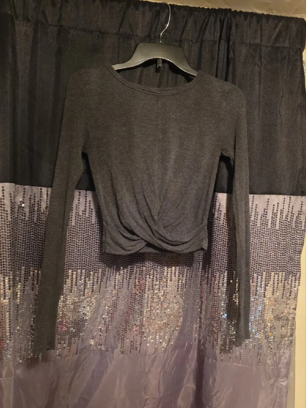 ALO Yoga Charcoal Twist Long Sleeve Crop Top